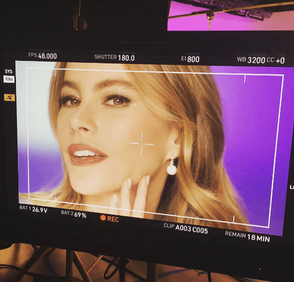 ¡Ella ama su trabajo! Su hermoso rostro es uno de los más vistos en diversas campañas de belleza,