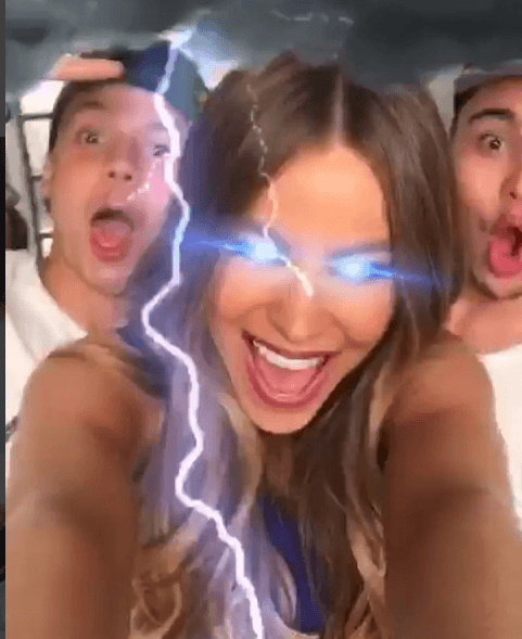 La nominada a Premios Juventud publicó esta imagen en la que podemos ver su "electrizante" mirada, obvio obtenida por un filtro divertido de Snapchat. Pero lo que sí sabemos es que Sofía no necesita trucos...