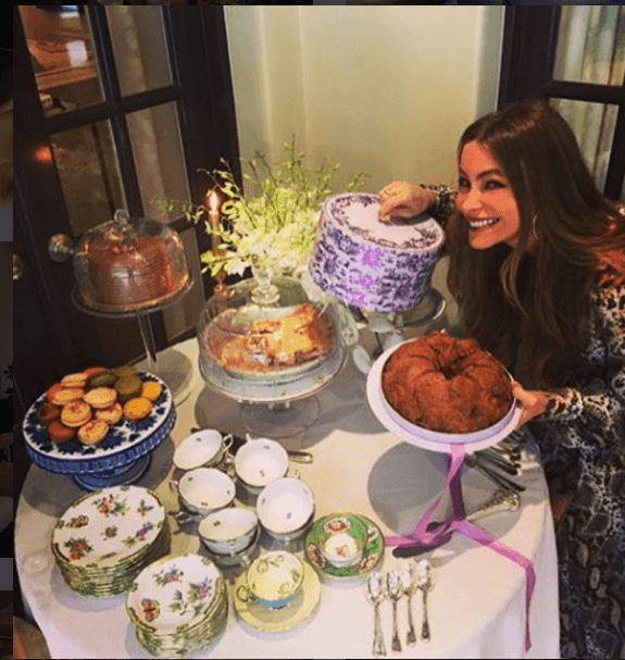 Pfff, pero la comida y sobretodo los postres, son su más grande delirio.