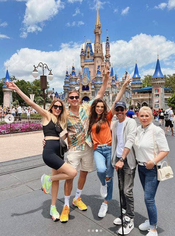 Marc Anthony tuvo que 
<b><a href="https://www.univision.com/famosos/marc-anthony-accidente-detalles-concierto">utilizar un bastón</a></b>
<a href="https://www.univision.com/famosos/marc-anthony-accidente-detalles-concierto">, debido al accidente</a> que tuvo hace unos días en Panamá y lo llevó a cancelar el concierto que tenía pactado.
<br>