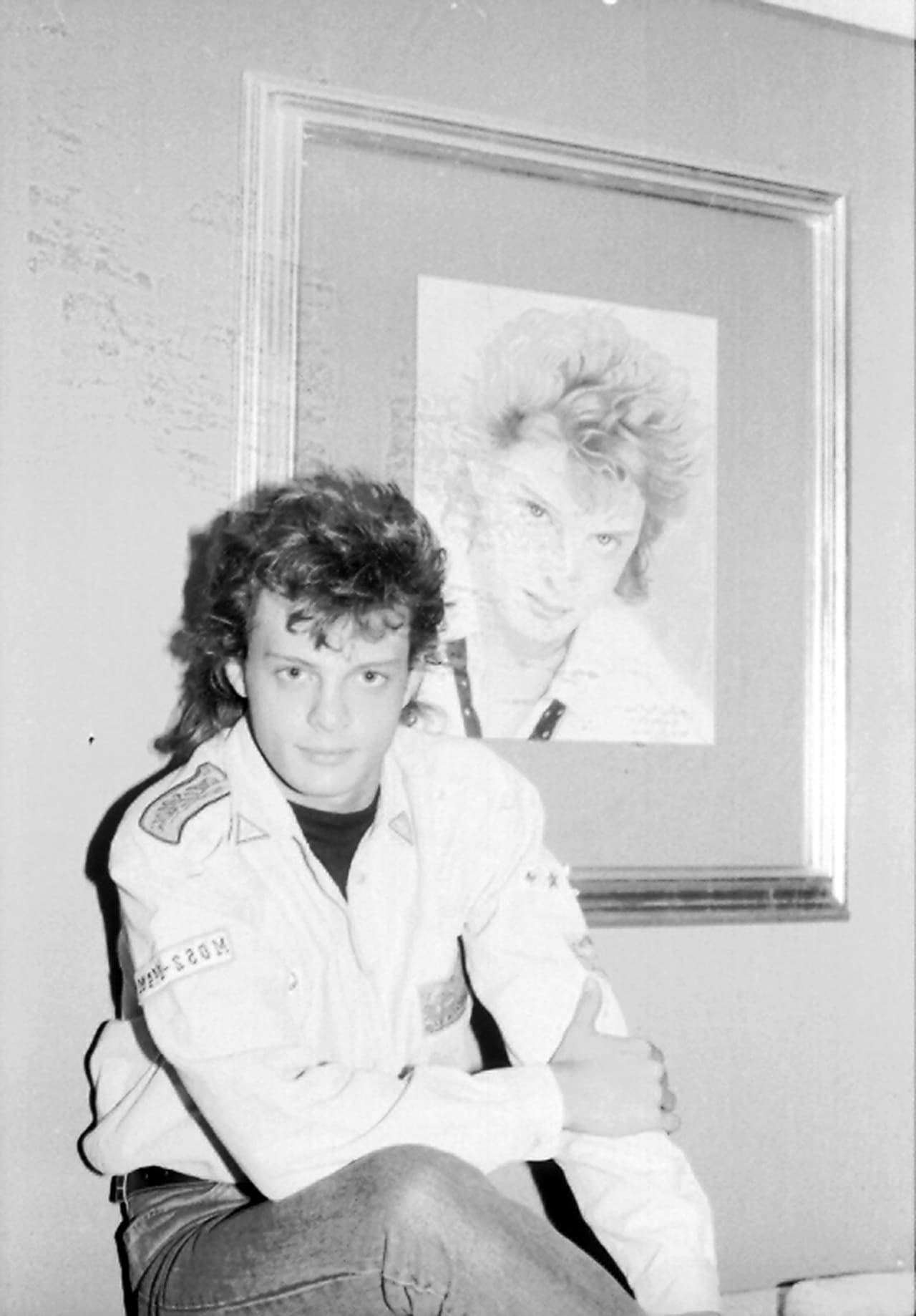 Luis Miguel posa para el lente en su departamento ubicado en una de las mejores zonas de la Ciudad de México/México, 1989.
<br>