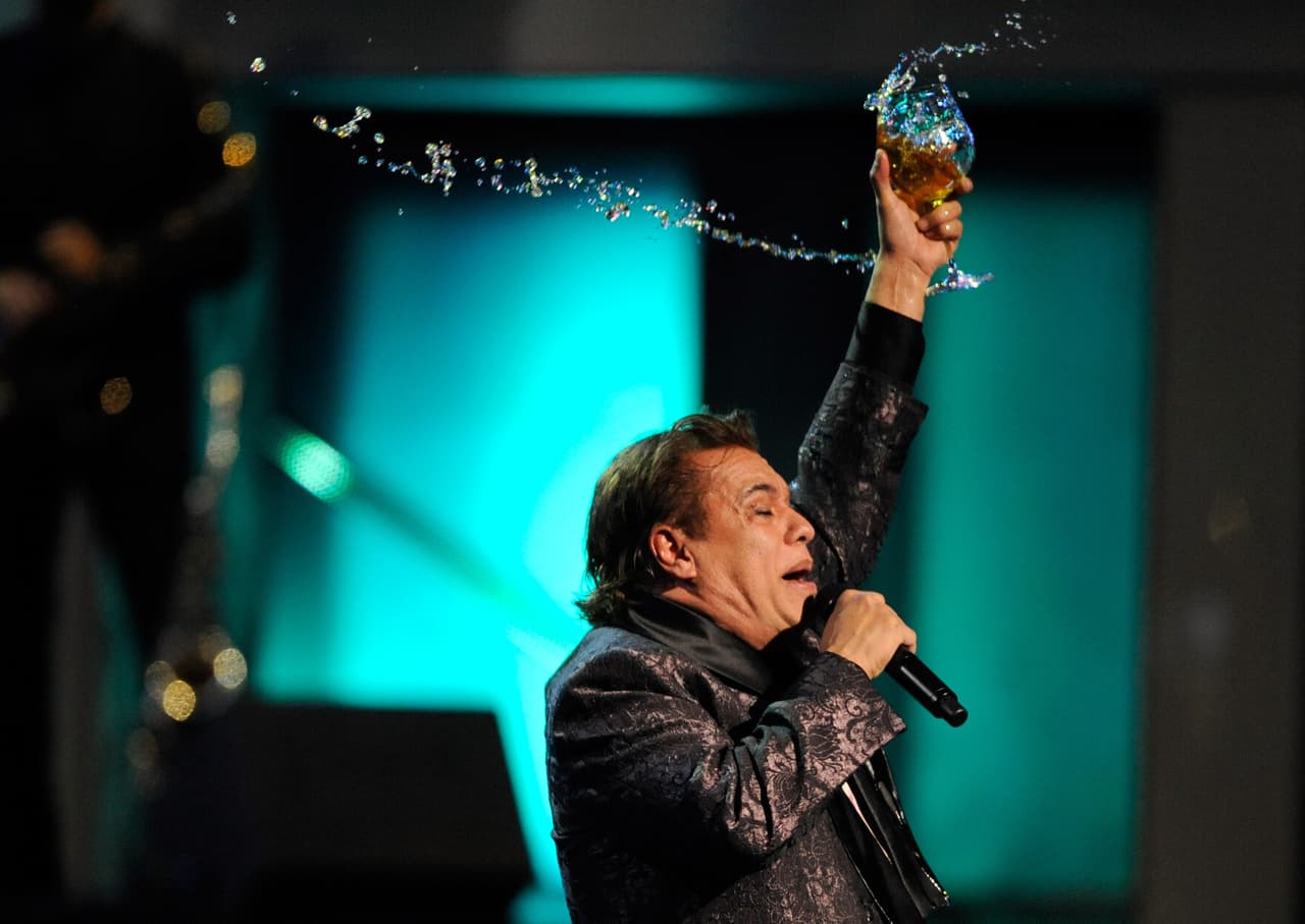 <h2><b>2009, JUAN GABRIEL.-</b></h2> El 'Divo de Juárez' fue reconocido como Persona del Año y para celebrar el cantautor hizo una presentación que duró más de una hora, en la que interpretó sus mejores éxitos como 'Costumbres', 'Hasta que Te Conocí' y muchas más.