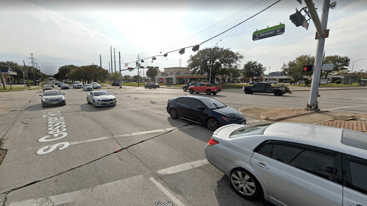 S. Gessner Rd y Westpark Dr: 39 accidentes. Es un lugar de suma preocupación para los padres de los estudiantes que van a las escuelas que están cerca.