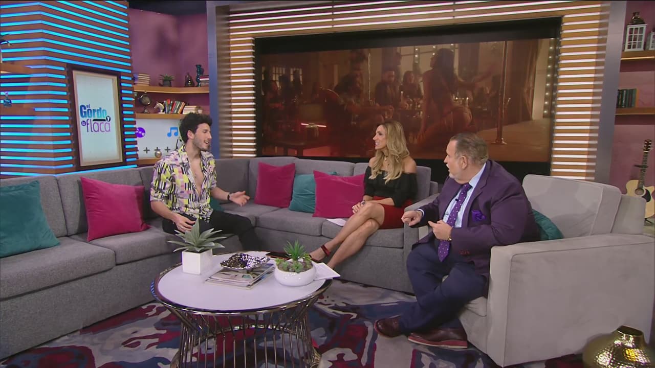 En el estudio, Raúl le preguntó sobre el beso que quiso darle a la dominicana, pero el cantante bromeó, para después contar lo que sucedió.