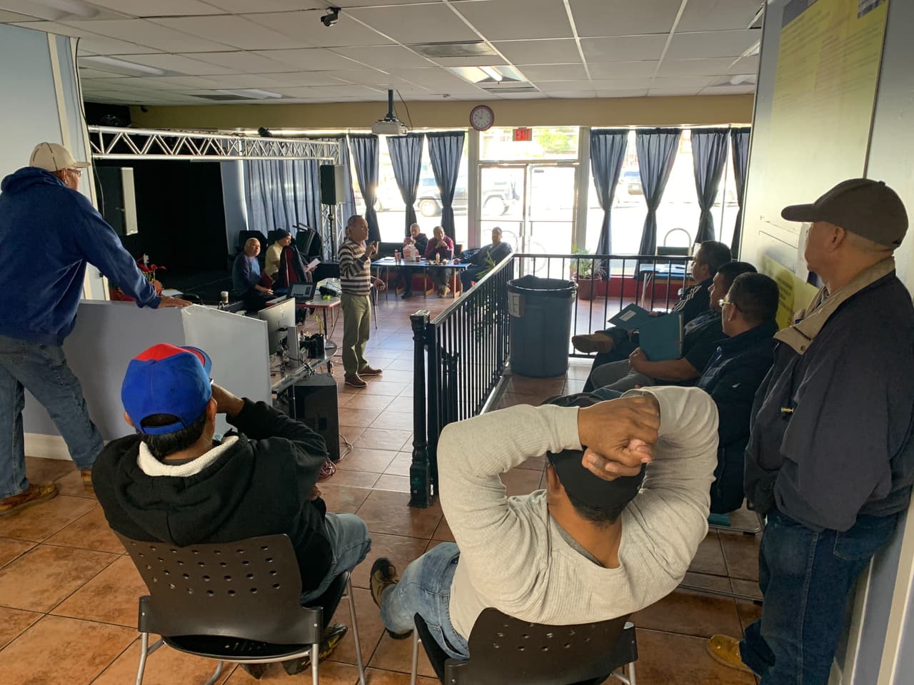 5 días sin trabajar (y sin cobrar): el coronavirus se ensaña con los trabajadores hispanos que viven al día