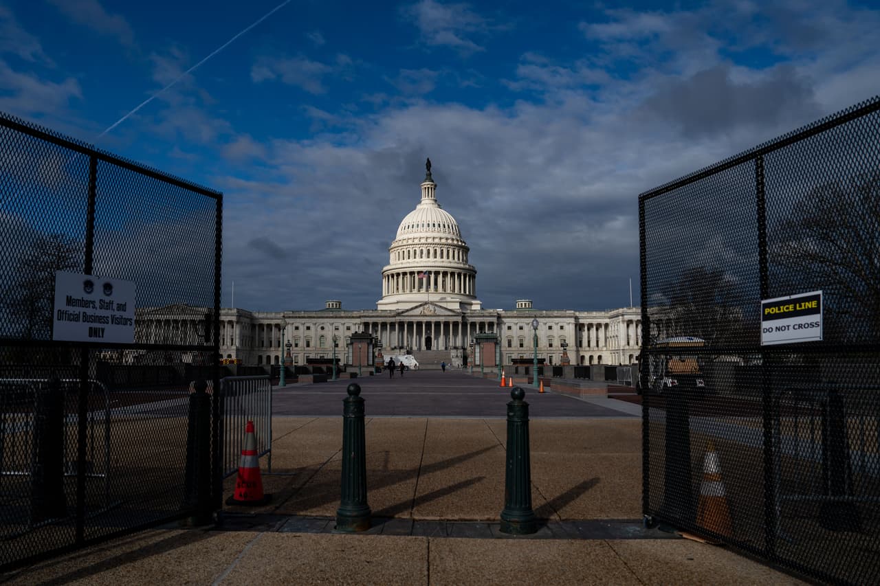 A partir de las 5:30 de la tarde se procede al cierre de Constitution Avenue, entre Louisiana Avenue NW y Second Street NE.