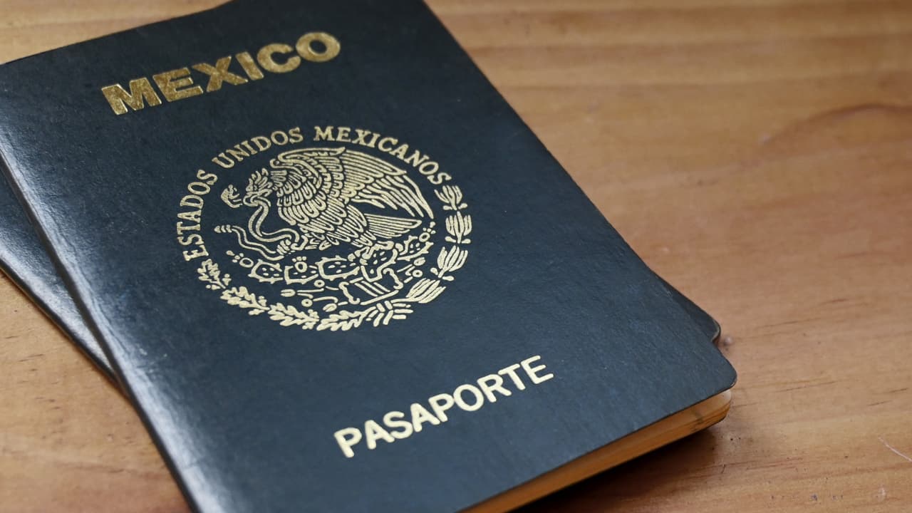 <h3 class="cms-H3-H3">Fechas y direcciones</h3> 👉🏻
<b>Corsicana:</b> Del lunes 10 al viernes 14 de agosto,
<a href="https://maps.app.goo.gl/4xt1KAhR4XuMpfrU6" target="_blank">en Corsicana Event Center, 1315 S. 7th St., Corsicana. </a>
<br>
<b>👉🏻 Dallas:</b> Sábado 15 y domingo 16 de agosto, en la sede consular,
<a href="https://maps.app.goo.gl/qjKUnaWeZwc22QpH9" target="_blank">1210 River Bend Dr., Dallas.</a>
<br>👉🏻
<b>Fort Worth:</b> Del lunes 17 al viernes 21 de agosto,
<a href="https://maps.app.goo.gl/7mKMsENdize6TLsv8" target="_blank">en la Federación de Clubes Zacatecanos, 4323 E. Lancaster Ave., Fort Worth.</a>
<br>👉🏻
<b>Kaufman: </b>Del lunes 24 al viernes 28 de agosto,
<a href="https://maps.app.goo.gl/2DBJXE5V8Gsnnoz36" target="_blank">en Primera Iglesia Bautista, 2000 W. Fair St., Kaufman.</a>
<br>La jornada de Dallas no es una parada del vehículo, sino
<b>una apertura de la oficina principal. </b>
<br>El consulado no publicó
<b>un horario de inicio y cierre para estas fechas. </b>
<br>Cada persona
<b>deberá acudir a la hora indicada en la confirmación de su cita.</b>