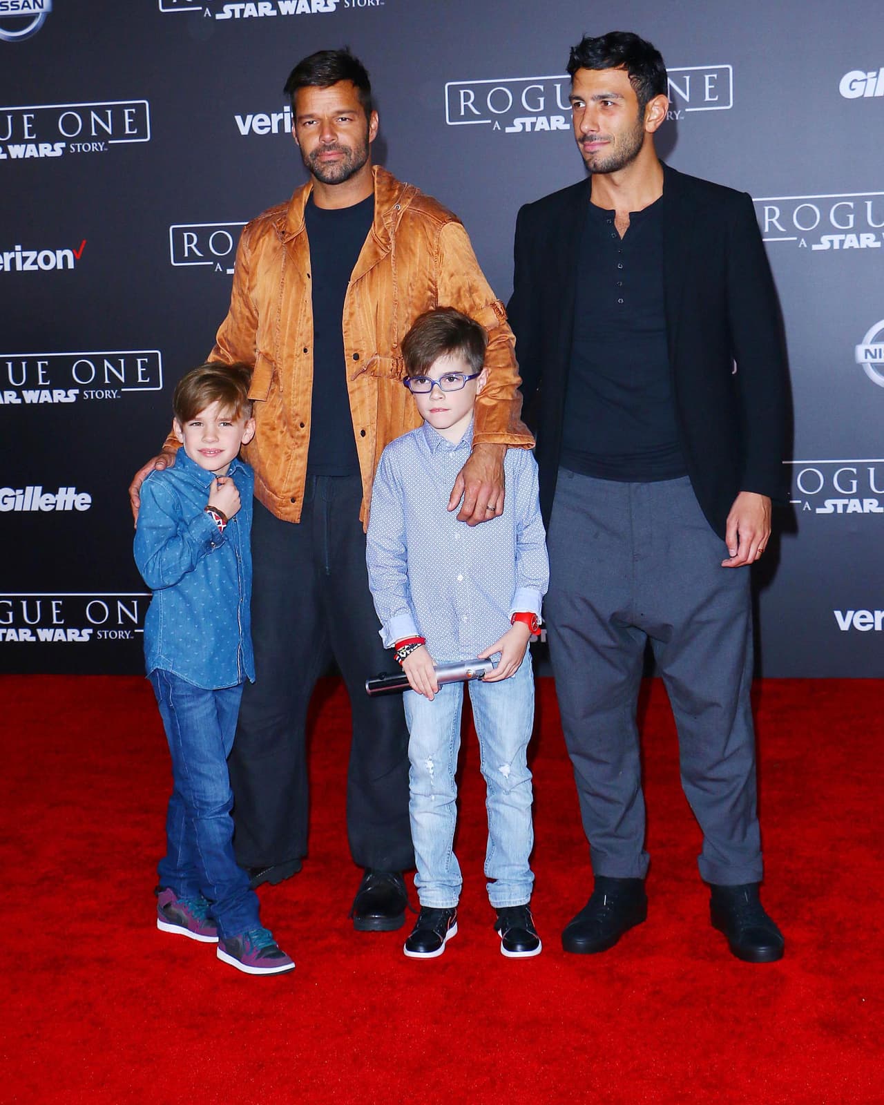 Con el mismo entusiasmo con el que en 2010
<b><a href="https://www.univision.com/entretenimiento/chismes/ricky-martin-estuvo-varias-veces-a-punto-de-declarar-su-sexualidad">reveló su homosexualidad</a></b>, el cantante
<b><a href="https://www.univision.com/nueva-york/wxtv/noticias/homenajes-y-reconocimientos/ricky-martin-recibe-homenaje-en-la-gala-del-desfile-nacional-puertorriqueno-de-nueva-york-video">Ricky Martin</a> </b>afirmó que desearía repetir ese momento y animó a quienes están "luchando con su identidad" diciéndoles que "todo va a estar bien. Simplemente sé tú mismo, ámate".