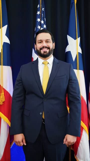 <b>William Rodríguez Rodríguez</b> - Anteriormente ha sido administrador del Departamento de Vivienda. No obstante, Pierluisi lo designó como secretario del Departamento de Vivienda.