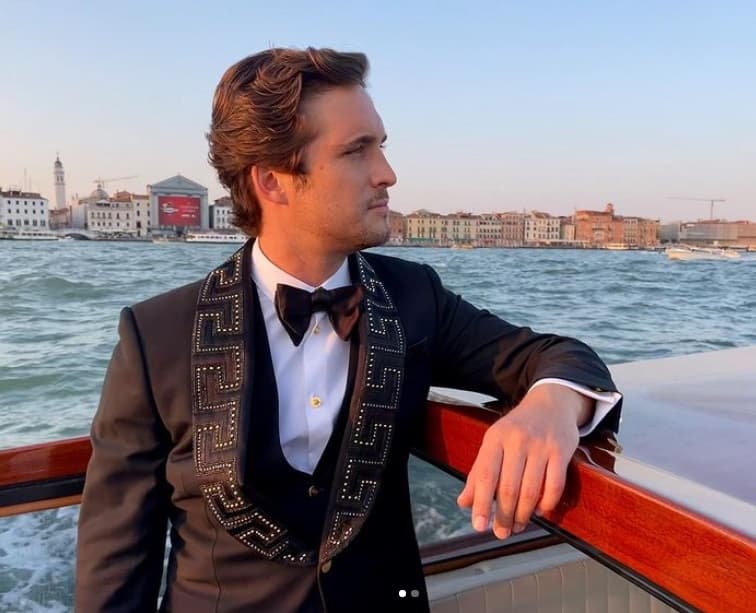 Con el afan de disfrutar su cariño en privado, tanto Renata Notni como Diego Boneta prefieren dar los mínimos detalles en su relación, aunque sí se llegan a comentar sus fotos en Instagram.