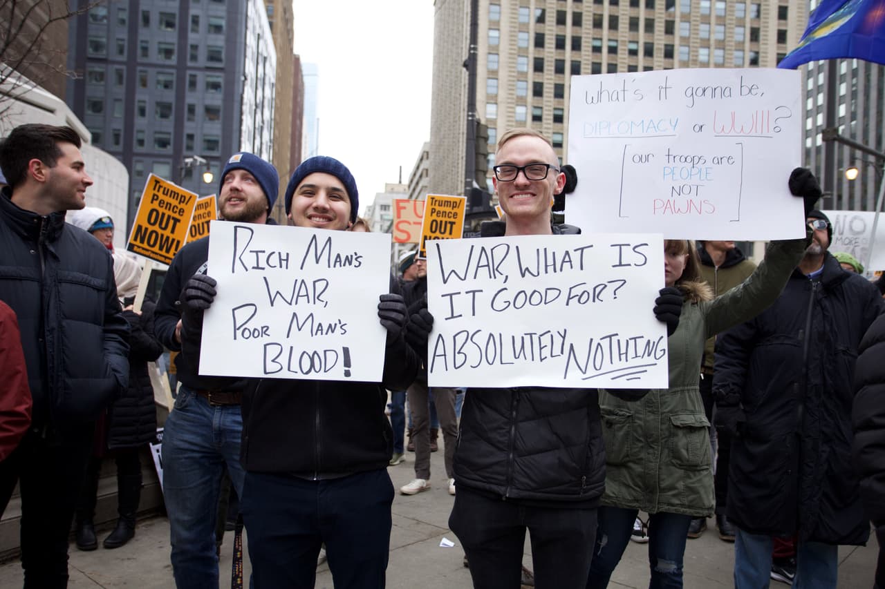 El representante dijo que Trump le debe una explicación al pueblo estadounidense sobre por qué tomó esa deecisión, cuál fue la autoridad legal que le autorizó a hacer eso y cuál es su plan posterior al aumento en la tensión entre ambos países. "No apoyo la guerra abierta con Irán, pero estoy sumamente preocupado por que las acciones del presidente nos hayan acercado a un conflicto".