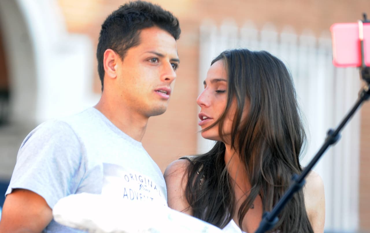 ¡Aplícate Javier! ¿Qué no ves que tu chica te está pidiendo un tierno "besito"?