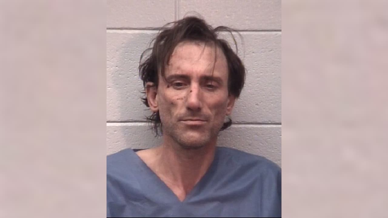 Herrington es acusado del robo de una ambulancia del Departamento de Bomberos, en la que protagonizó una persecución a velocidades de más de 80 millas por hora.