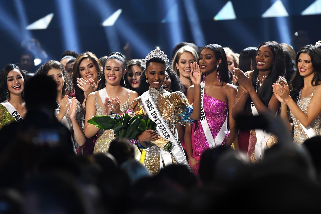 "Quiero que al mirarme, los niños (de todo tipo de piel y cabello) vean sus rostros reflejados en el mío", expresó al jurado la recién coronada Miss Universo 2019.
