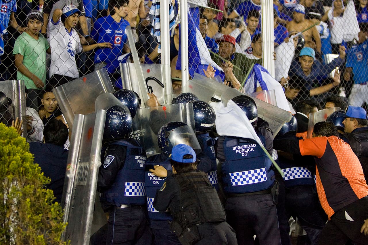 Este vergonzoso hecho provocó que la directiva le cerrara la puerta a ese grupo de animación, castigo que aún se mantiene.