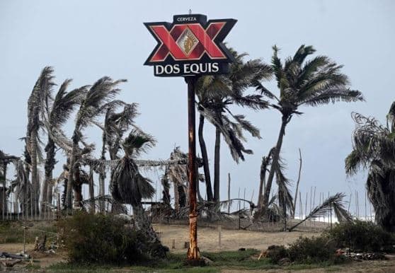 El huracán Hilary se degrada a categoría 2, pero aún esperan un "impacto catastrófico" en México y California