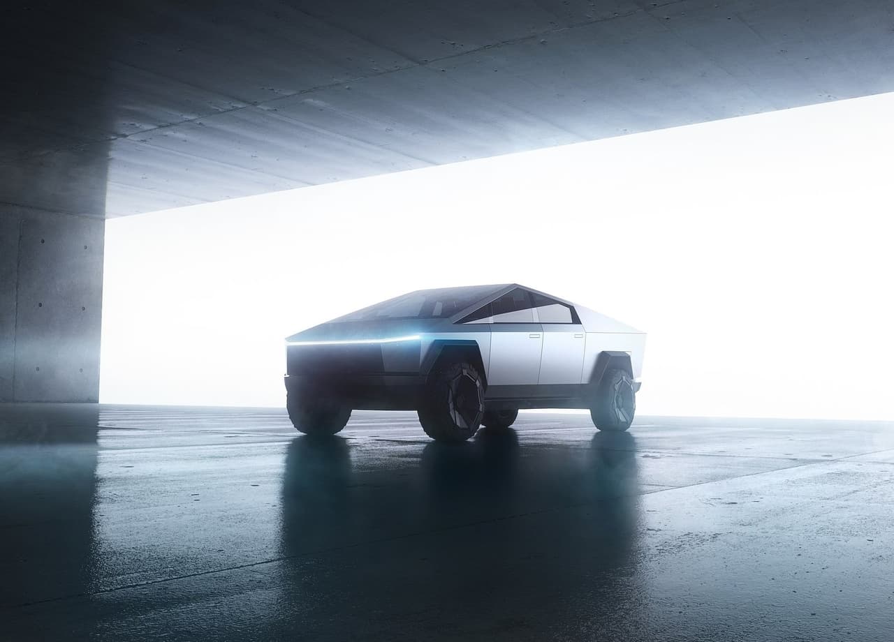 La Hummer EV entrega una autonomía superior a las 350 millas por carga, mientras que la Cybertruck puede recorrer más de 500 millas por carga.