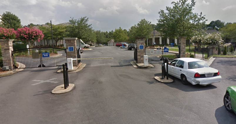 Policía: muere niño hispano mientras jugaba con armas junto a su amigo en Duluth