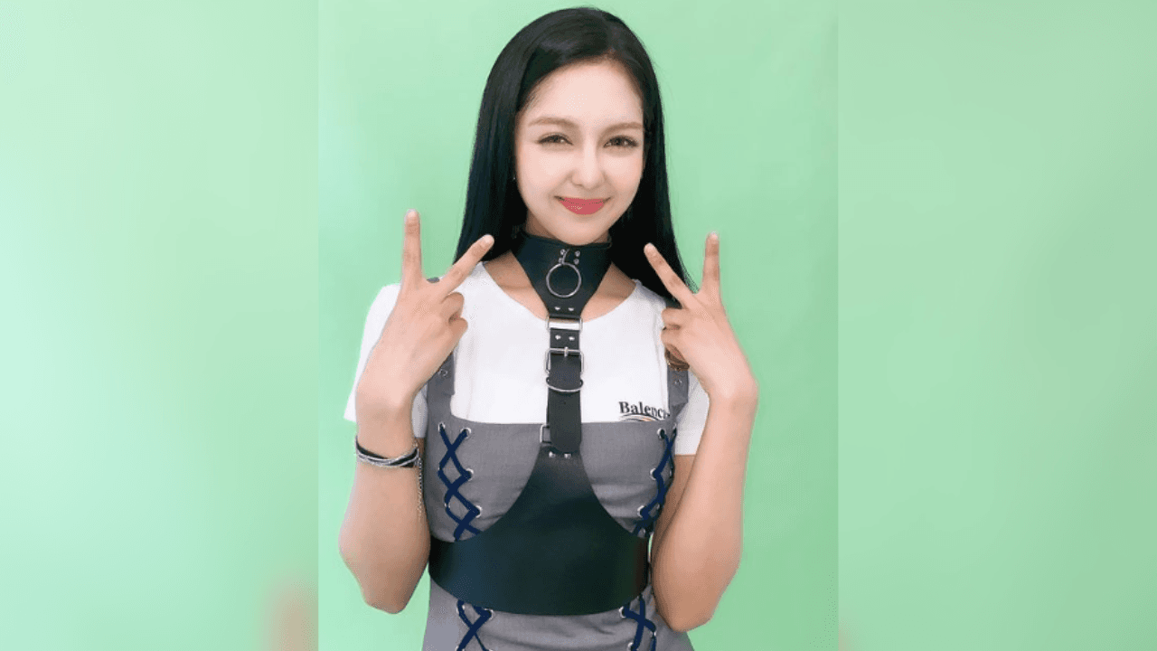 <h2 class="cms-H2-H2">Chanty – Lapillus</h2>
<br>
<br>María Chantal Videla, también conocida como “Chanty” es una de las integrantes del grupo femenino de K-pop Lapillus. Con padre argentino y madre filipina, Chanty nació en Manila, Filipinas, pero creció en Mendoza, Argentina. Chanty confiesa ser fanática de Thalía y sus novelas y en cada entrevista, habla con orgullo de sus raíces sudamericanas.