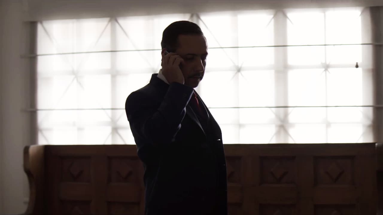 Right in the middle of the party, 
<b><a href="http://www.univision.com/series/el-chapo/humberto-busto-is-don-sol-in-el-chapo">‘Don Sol’</a></b> called him to demand better results; he was alarmed by the people’s complaints.