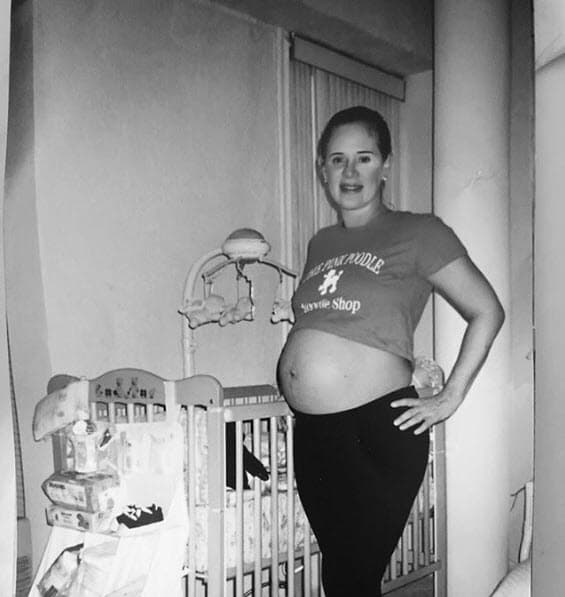 En el momento en que Erika descubrió que estaba esperando un bebé, ella grababa la telenovela 'Corazones al límite' (2004), razón por la que cuidaba mucho su aspecto físico y no quería subir de peso. Esta situación hizo que se uniera más con su madre.