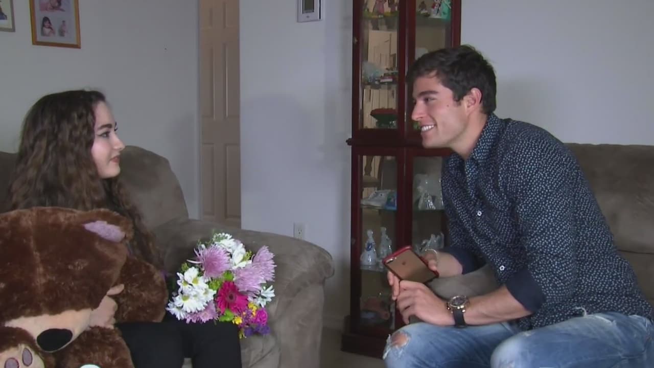 Danilo Carrera le hizo realidad el sueño a una joven fanática sorprendiéndola en su casa