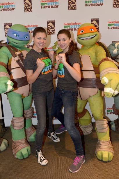 Famosos, voluntarios y hasta las Tortugas Ninja se divirtieron a lo máximo durante la fiesta rural "Get Dirty" en el Zoológico de Los Ángeles. El evento les permitió a los participantes un día repleto de actividades junto a los animalitos. Asimismo, la diversión tuvo un enfoque en la conservación del medio ambiente.