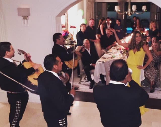 A Sofía le cantó las mañanitas un mariachi mexicano.