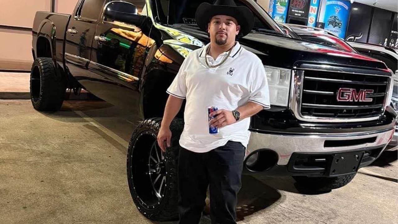 "Lo hincaron fue una ejecución", dijo el padre. Casillas surió de una herida de bala en su cabeza y aunque fue llevado al hospital para intentar salvarle la vida, lo declararon muerto.