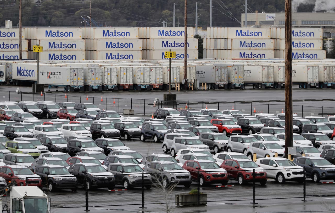 Carros en el puerto de Tacoma, estado de Washington.