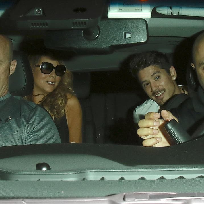 El bailarín se veía muy feliz de ser captado con la artista.