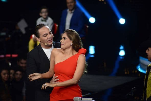 ¿Espinoza o Cristian? Ambos cantantes trataron de explicar cómo se seduce a una dama y dieron tremenda clase de consejos, los cuales aplicaron con la bella Galilea Montijo.