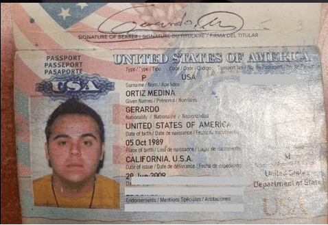 Este fue el pasaporte con el que se identificó en el Aeropuerto, antes de ser detenido por el cargo de apología del delito.