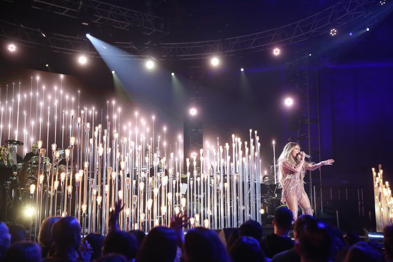LOS ANGELES, CA - OCTOBER 14: In this handout photo provided by One Voice: Somos Live!, Jennifer Lopez performs onstage during "One Voice: Somos Live! A Concert For Disaster Relief" at the Universal Studios Lot on October 14, 2017 in Los Angeles, California. (Photo by Handout/Getty Images)