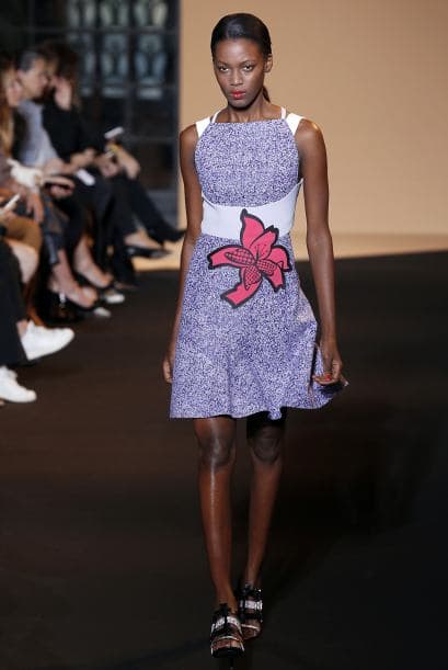 Ya sea que como parte del estampado tu vestido marquue tu silueta o que lo añadas.