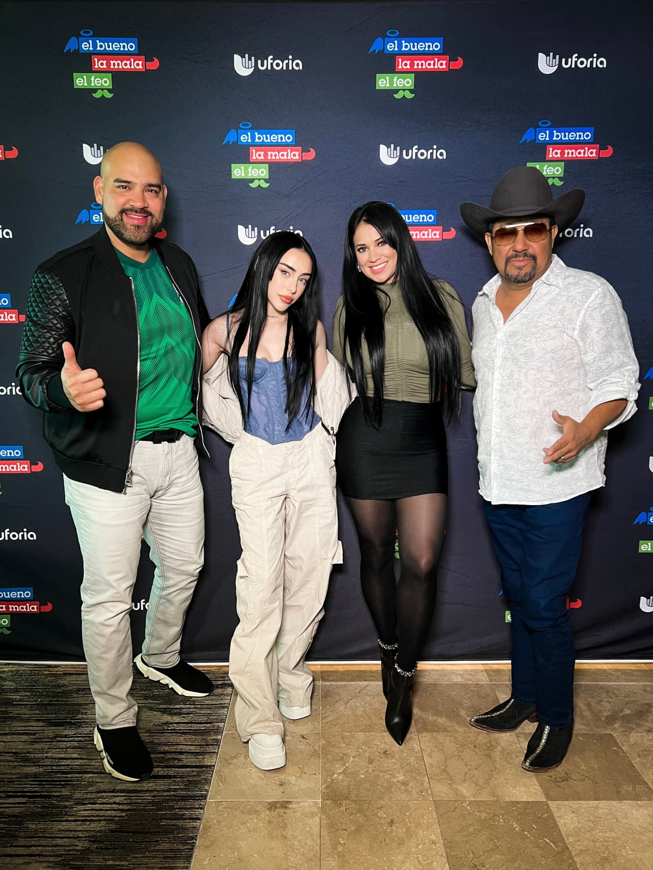 <b>Nicki Nicole</b> conquistó a 
<b>El Feo</b> con esa mirada y hasta se pusieron a bailar cumbia.