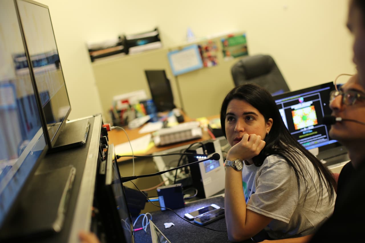 El equipo de Univision 62 se unió a los esfuerzos de la secundaria Hernández para la remodelación de un salón audiovisual para ayudar a la preparación de los periodistas del futuro.