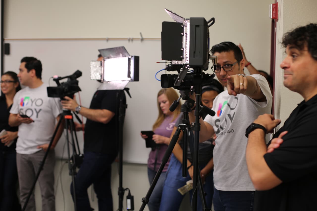 El equipo de Univision 62 se unió a los esfuerzos de la secundaria Hernández para la remodelación de un salón audiovisual para ayudar a la preparación de los periodistas del futuro.