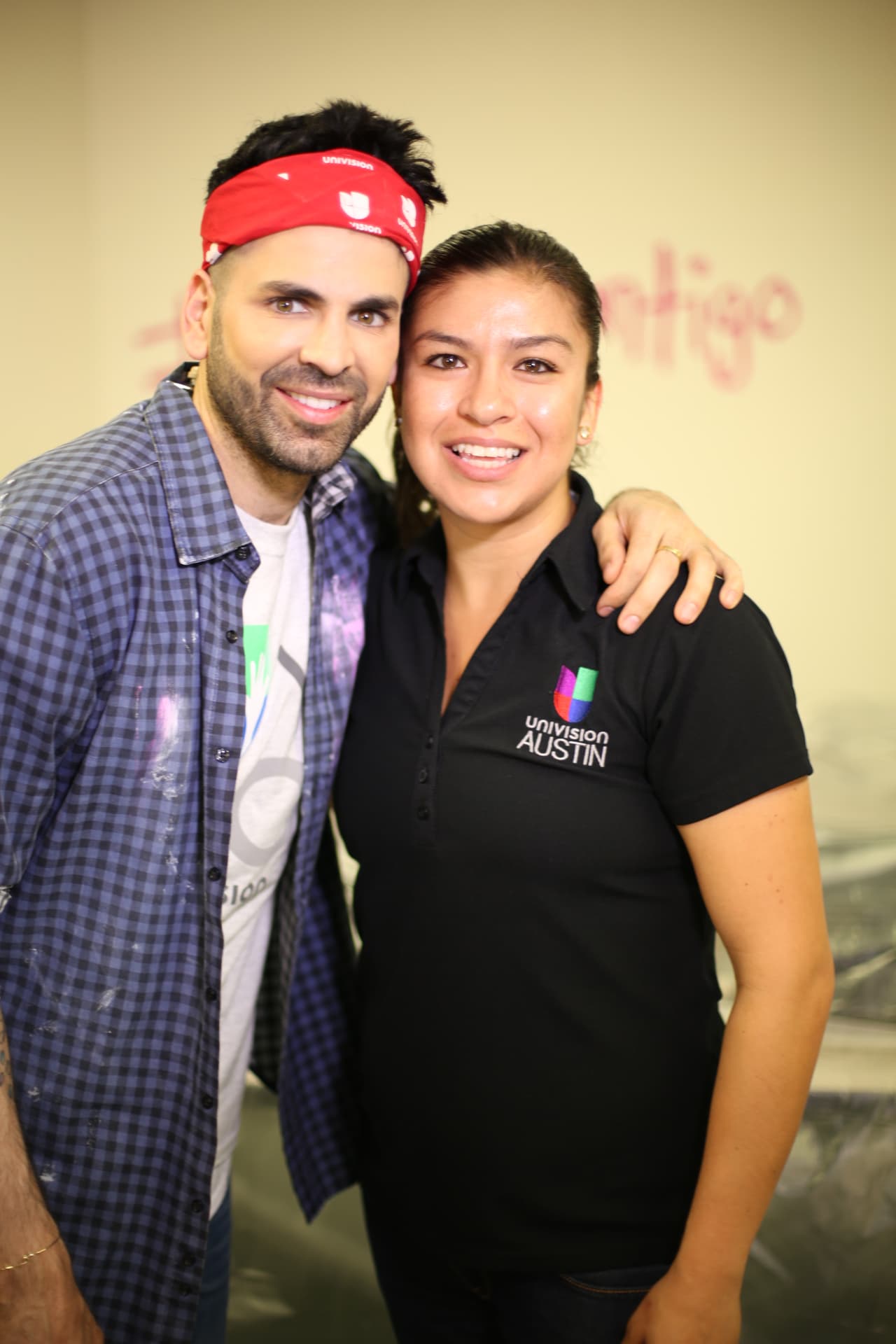 El equipo de Univision 62 se unió a los esfuerzos de la secundaria Hernández para la remodelación de un salón audiovisual para ayudar a la preparación de los periodistas del futuro.