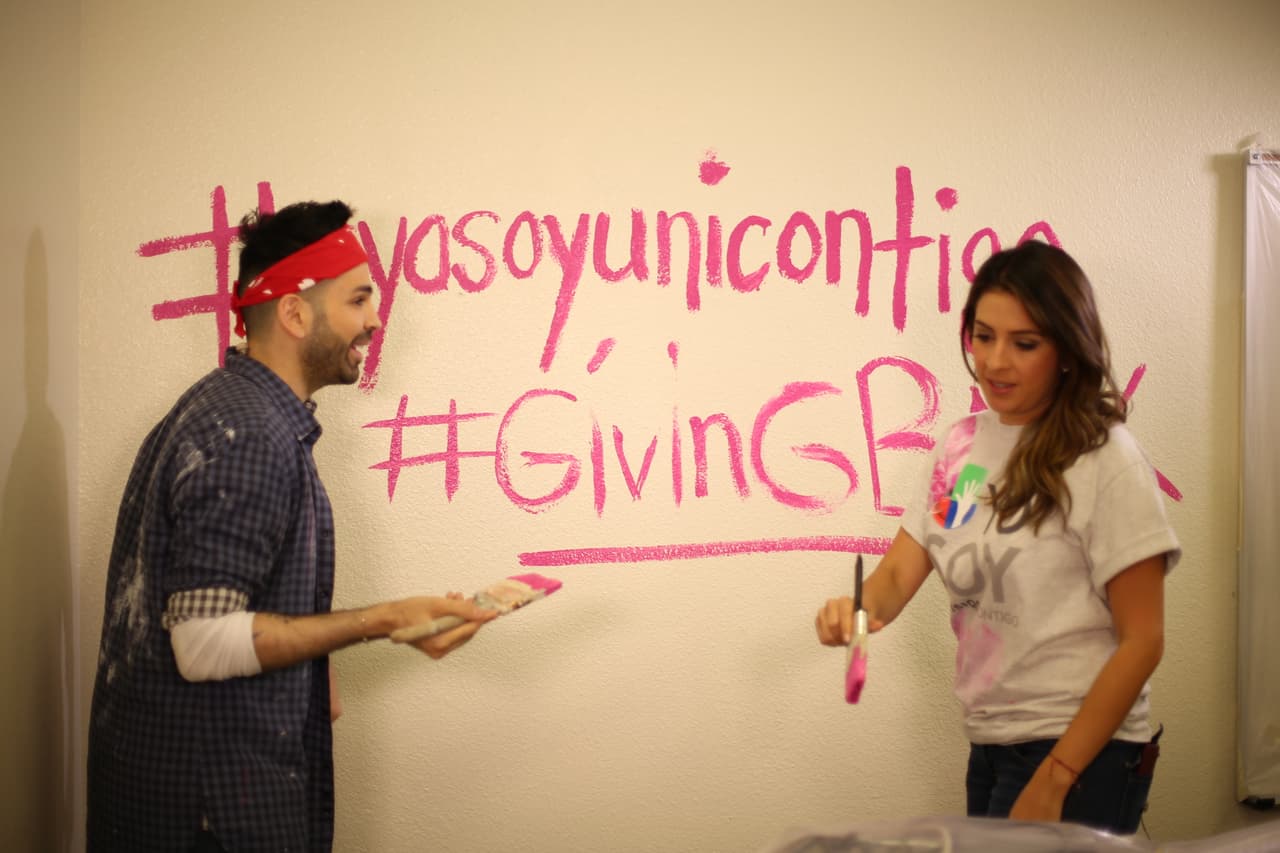 El equipo de Univision 62 se unió a los esfuerzos de la secundaria Hernández para la remodelación de un salón audiovisual para ayudar a la preparación de los periodistas del futuro.