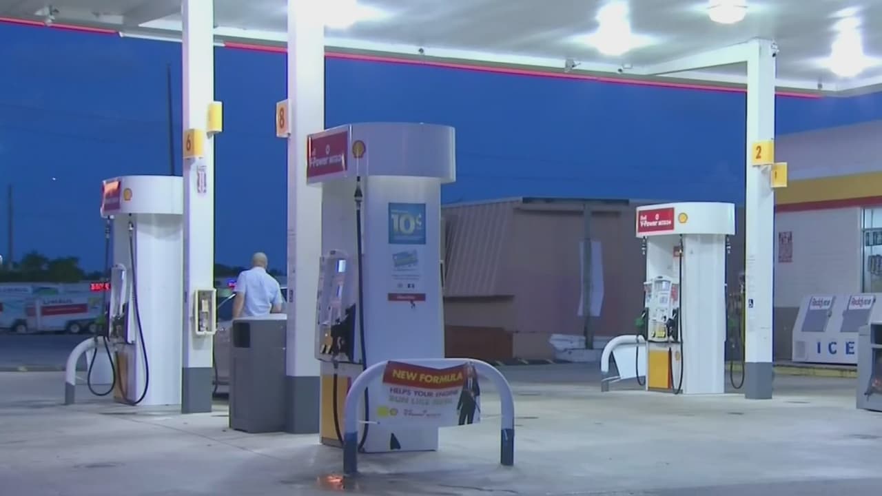 Advierten que en esta estación de gasolina en Miami pudieron clonarle su  tarjeta de crédito 