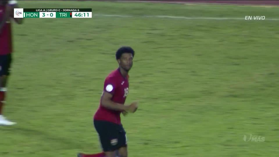 Tiro desviado de Aikim Andrews