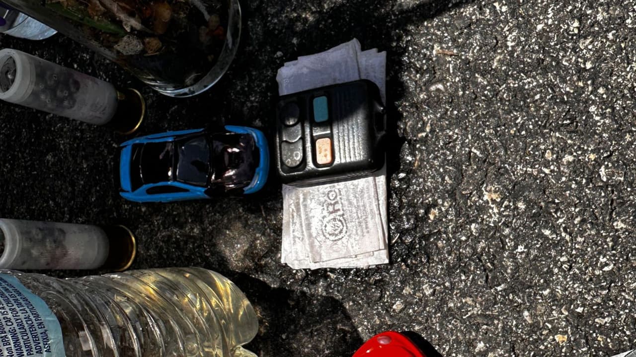 Los investigadores revelaron que en esos momentos de tensión,
<b> Juan Carlos Mata, el exnovio de Reyes, llamó a la madre desde el teléfono de la víctima, llorando, y le pidió varias veces perdón.</b>