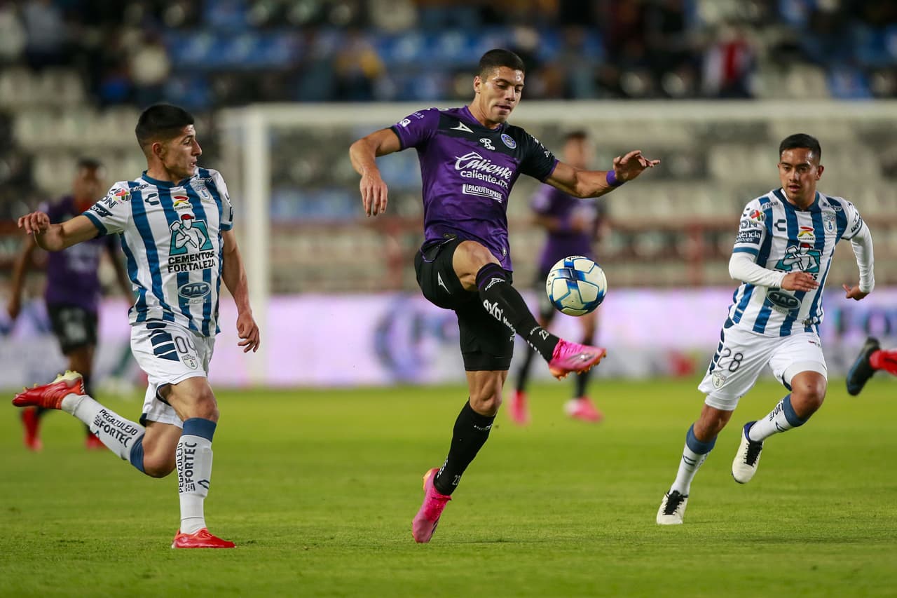 La delantera de Pachuca sale con la pólvora encendida golean 3-1 a Mazatlán y toman el liderato momentáneo del torneo.