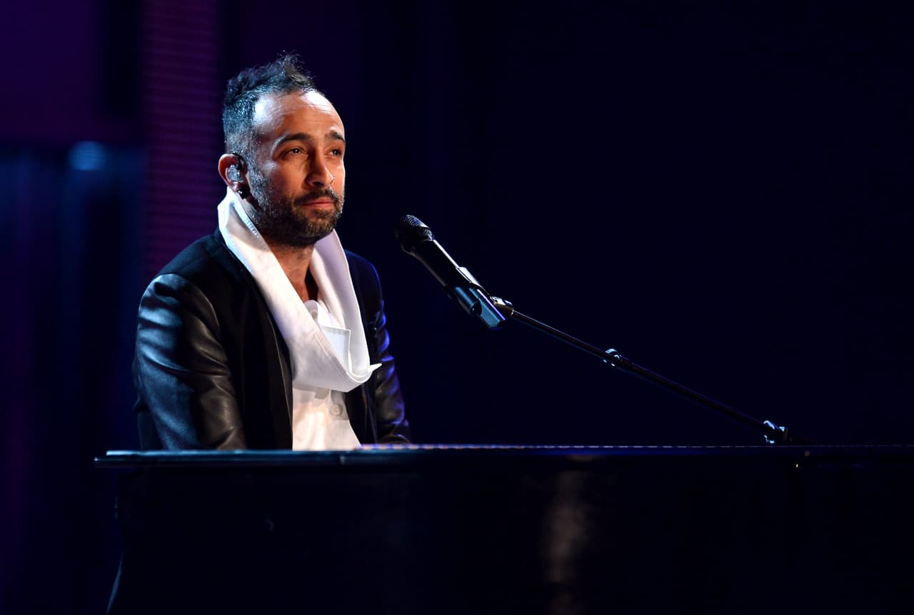 Esperamos no sólo verlo en la mesa de jueces sino también cantando sus grandes éxitos.