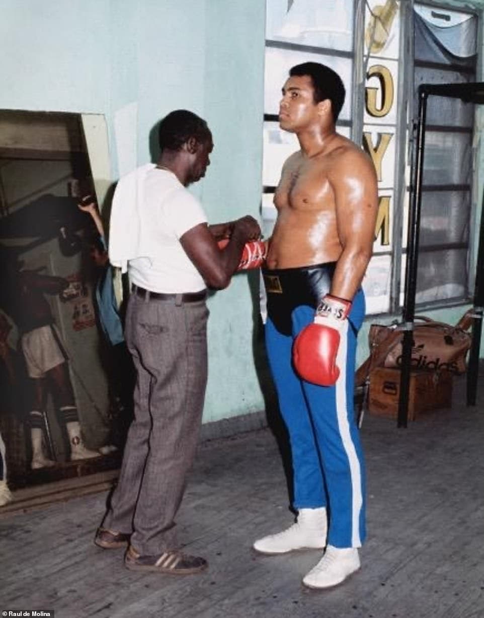 También fotografió a leyendas del deporte como el boxeador Mohamed Ali. “En ese momento era casi al final de su carrera en la década de los 80 porque se iba a retirar, pero para mí es una de mis fotografías favoritas”, declaró al medio británico.