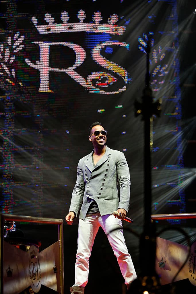 "Si no te levantas todos los días con ganas de seguir siendo #1 serás uno de los favoritos, pero no el favorito." –Romeo Santos