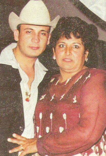 Doña Camila tuvo cuatro hijos: Jesús Enrique, Valentín, Livia Zulema y Francisco Elizalde Valencia.