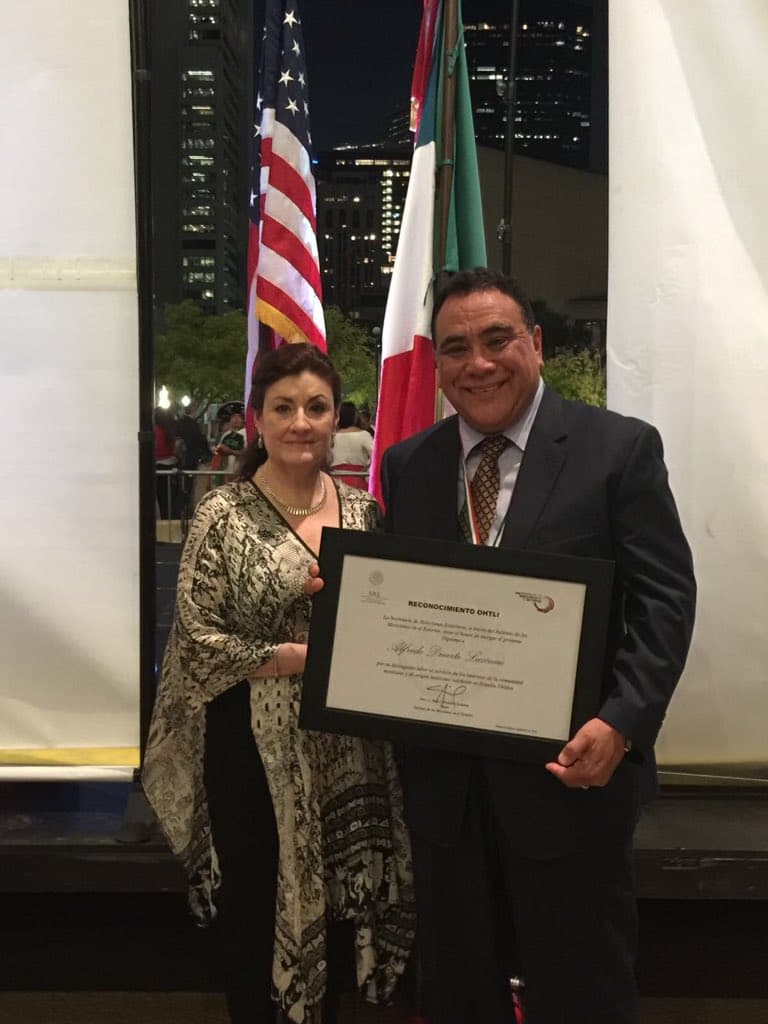 Alfredo Duarte, presidente de la compañía “Taxco Produce”, una de las principales distribuidoras de alimentos a restaurantes en Texas, fue quien recibió el Premio Ohtli