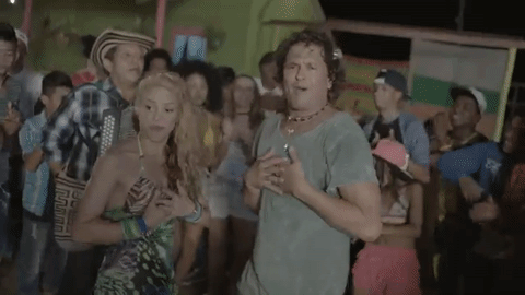 <b>LA BICICLETA - CARLOS VIVES Y SHAKIRA</b>
<br>Con divertidos y movidos bailes, así como paseos en bicicleta y hasta un partido de soccer en la playa, se nota que fue divertidísimo hacer este nominado clip.
